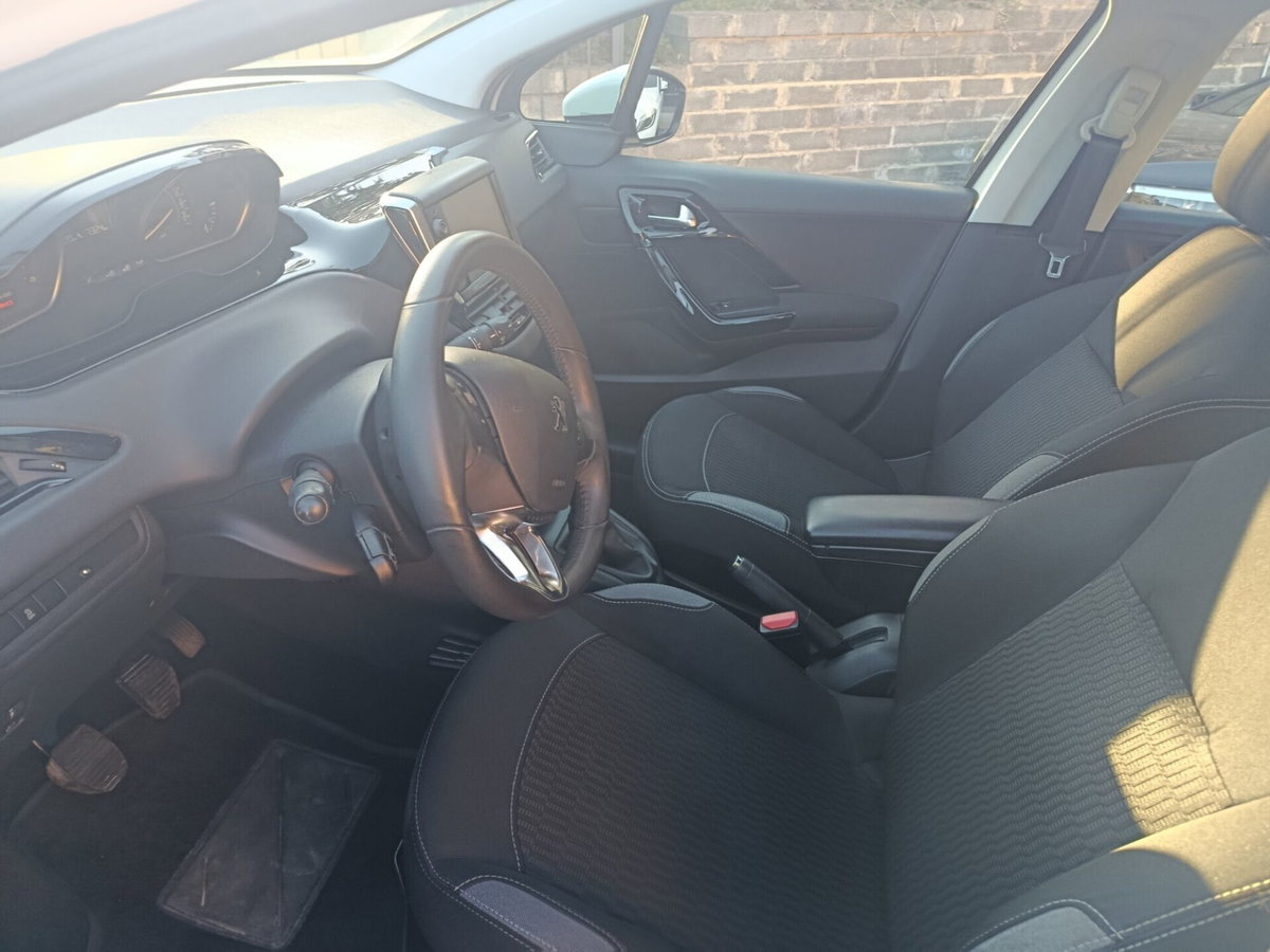 Peugeot 208 75 5 porte Active (13)