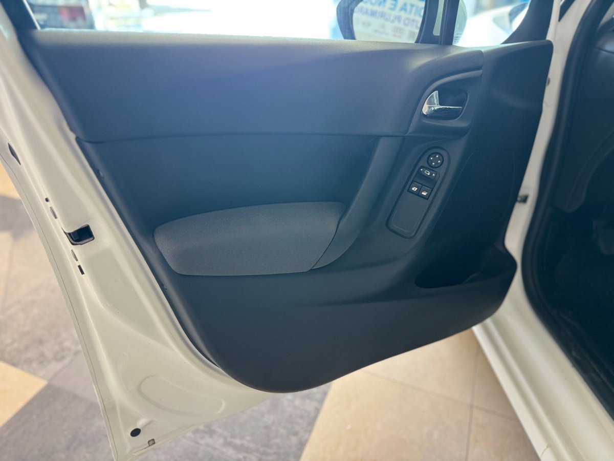 Citroen C3 1.1 Exclusive (10)