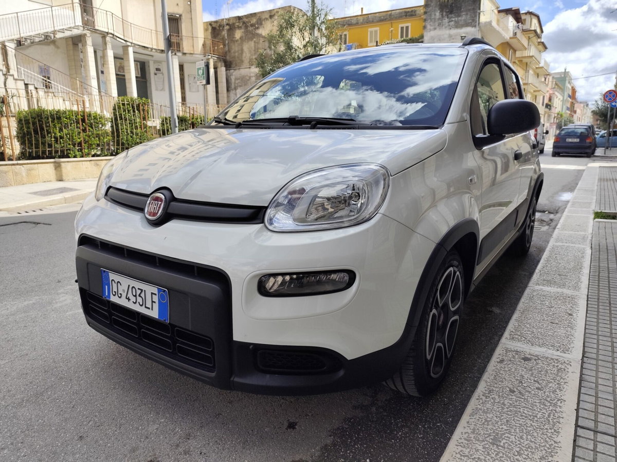 Fiat Panda 1.0 FireFly S&S Hybrid City Cross (2)