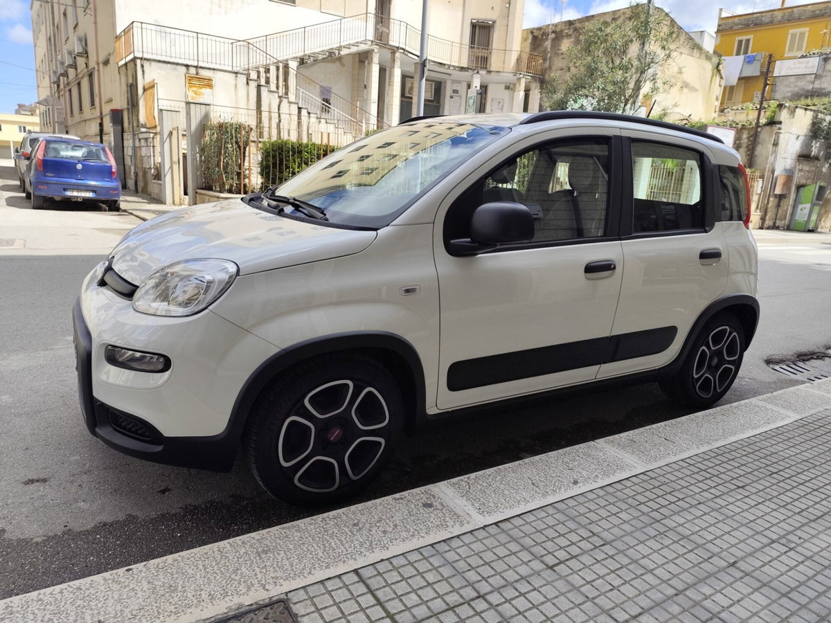 Fiat Panda 1.0 FireFly S&S Hybrid City Cross (4)