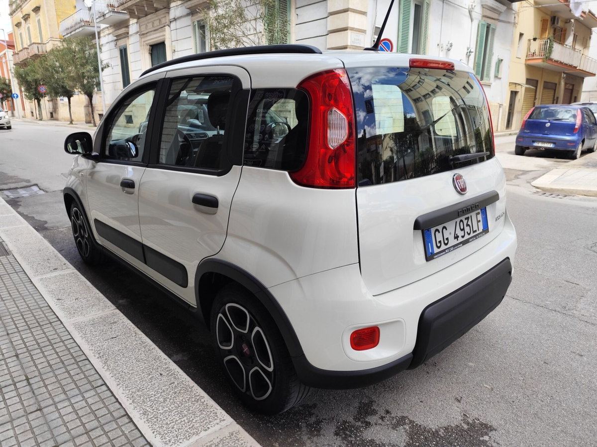 Fiat Panda 1.0 FireFly S&S Hybrid City Cross (8)
