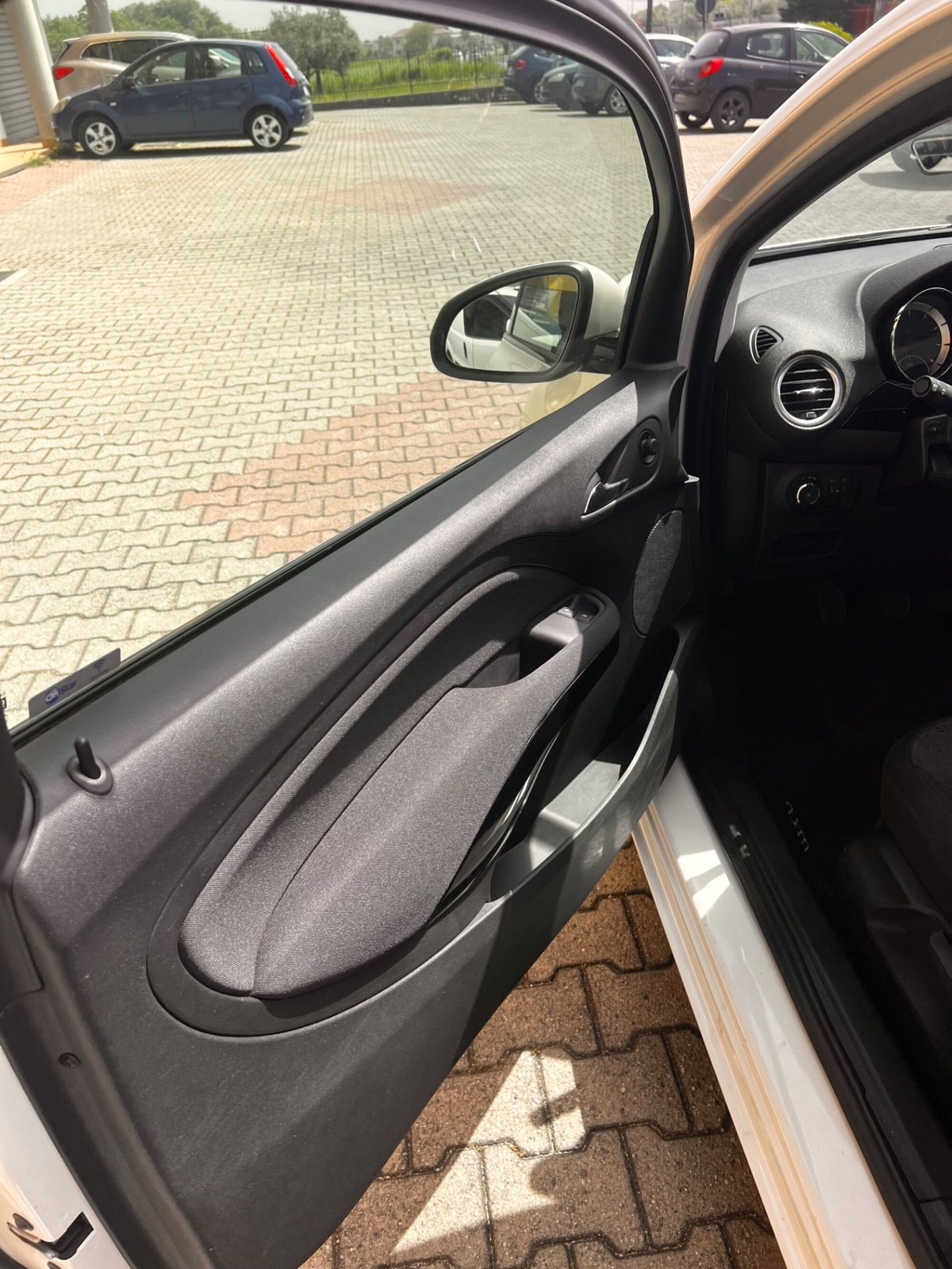 Opel Adam 1.2 70 CV Jam (14)