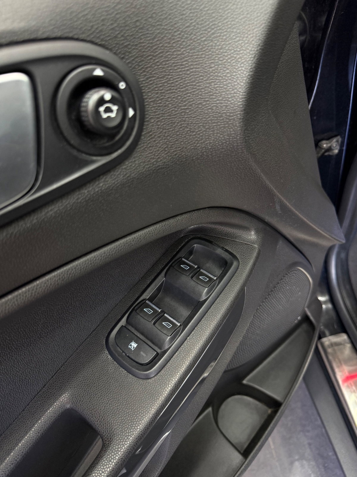 Ford EcoSport 1.5 TDCi 95 CV Titanium S (14)