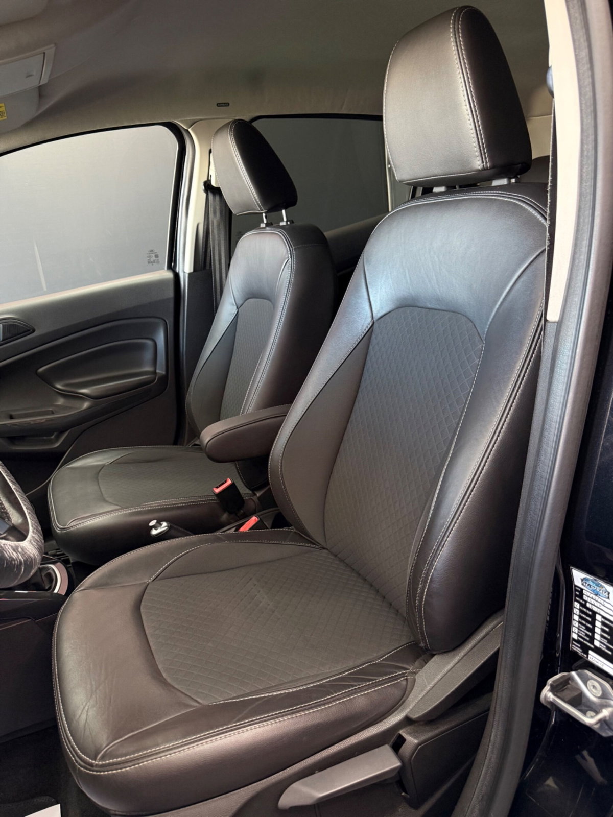 Ford EcoSport 1.5 TDCi 95 CV Titanium S (15)