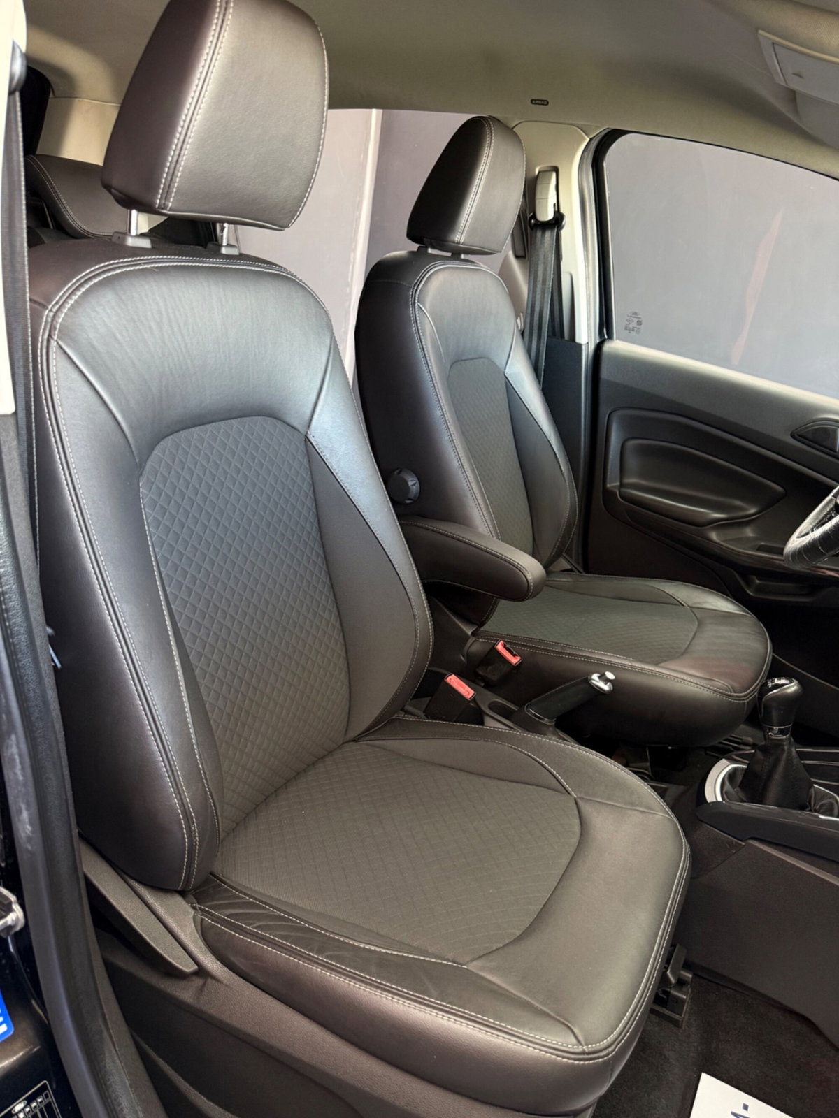 Ford EcoSport 1.5 TDCi 95 CV Titanium S (16)