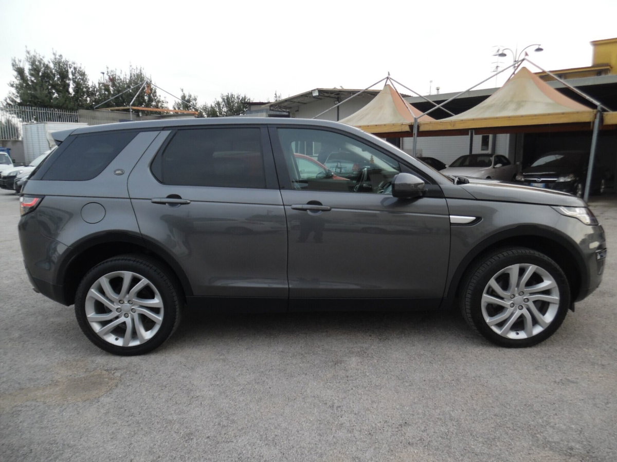 Land Rover Discovery Sport 2.0 TD4 150 CV HSE Luxury (8)