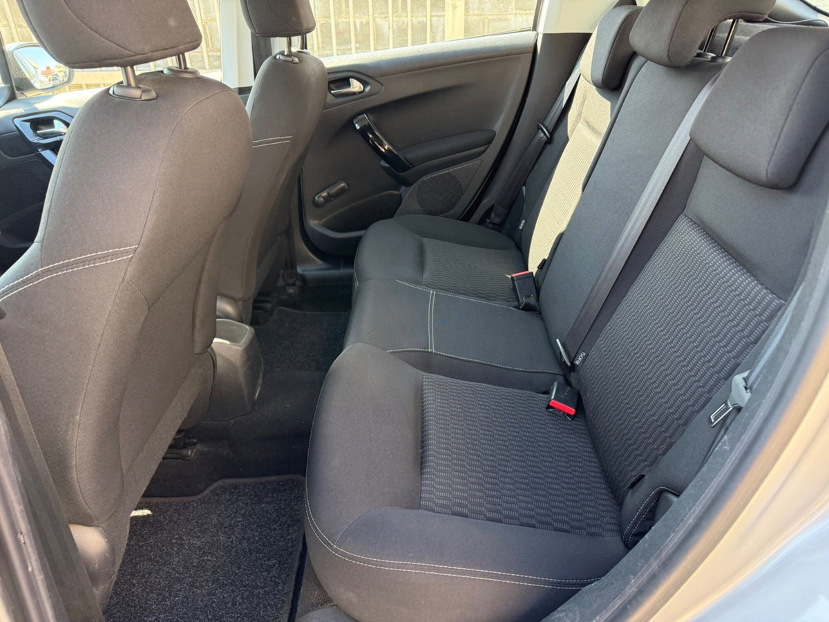 Peugeot 208 82 5p. GPL Allure (10)