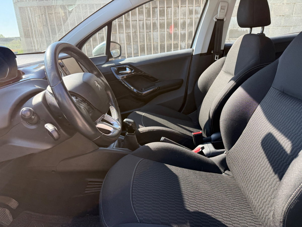 Peugeot 208 82 5p. GPL Allure (9)