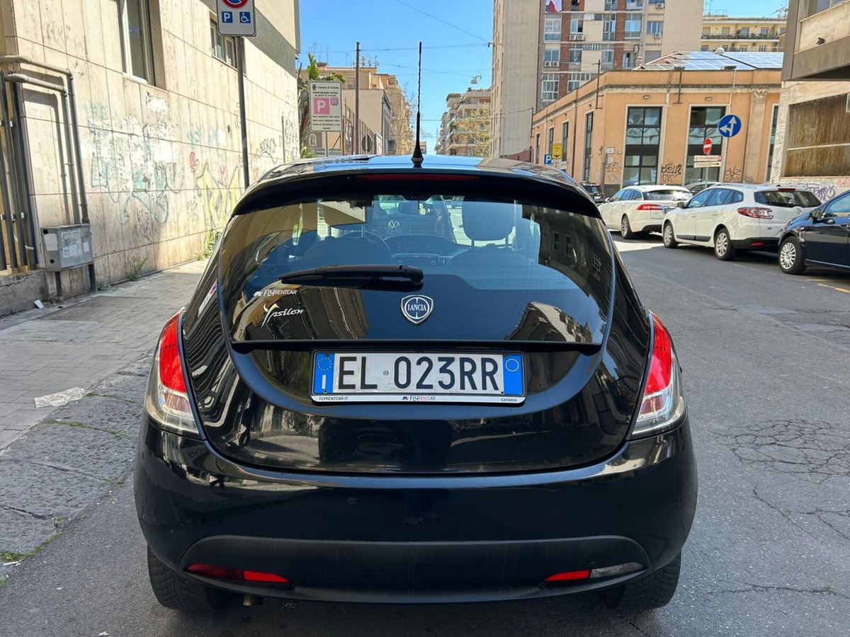 Lancia Ypsilon 1.3 MJT 16V 95 CV 5 porte S&S Silver (11)