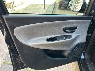 Lancia Ypsilon 1.3 MJT 16V 95 CV 5 porte S&S Silver (12)