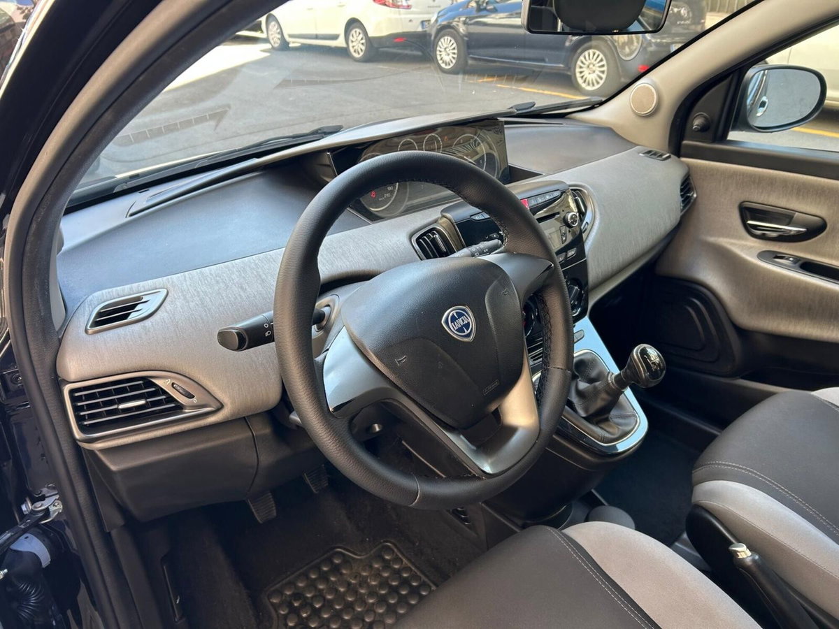 Lancia Ypsilon 1.3 MJT 16V 95 CV 5 porte S&S Silver (14)