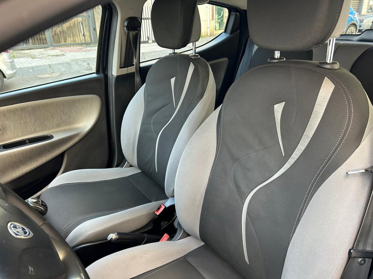 Lancia Ypsilon 1.3 MJT 16V 95 CV 5 porte S&S Silver (15)