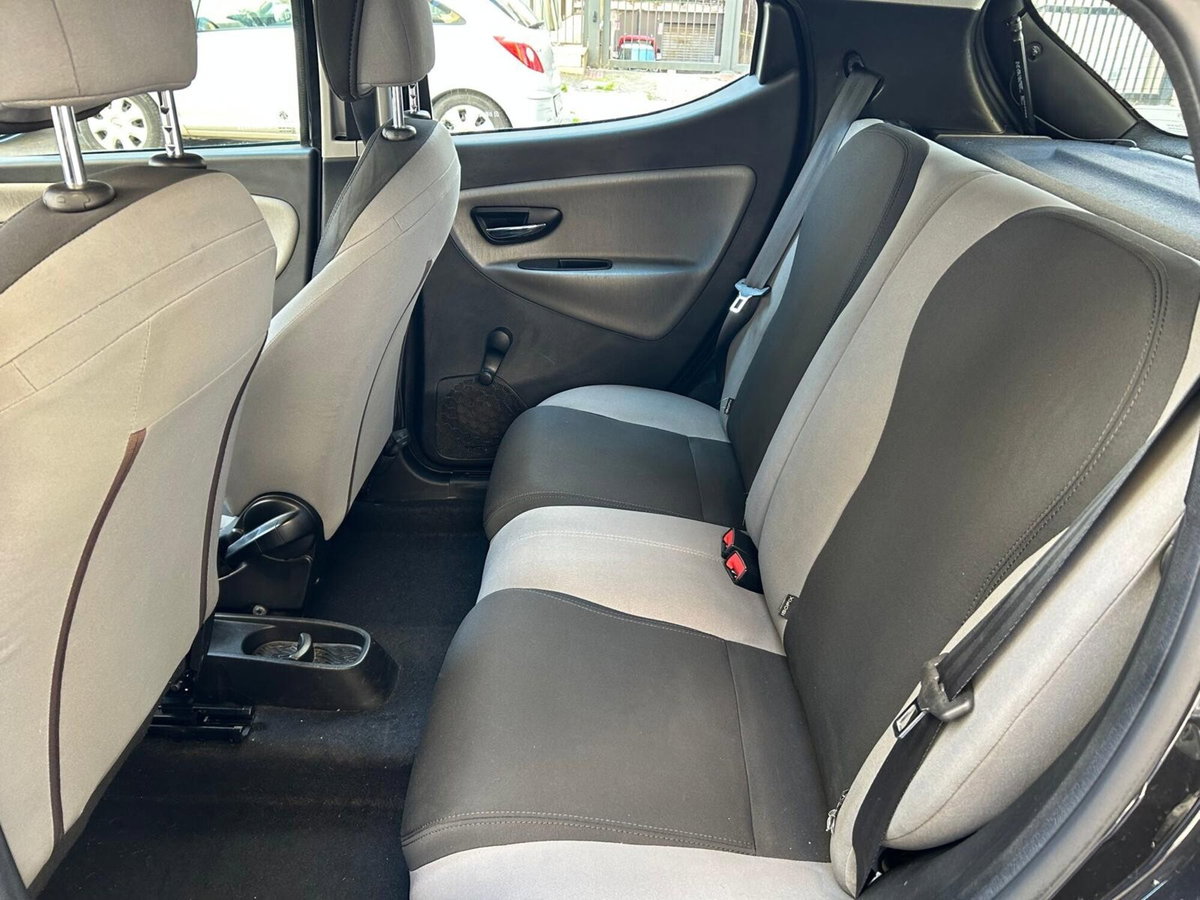 Lancia Ypsilon 1.3 MJT 16V 95 CV 5 porte S&S Silver (17)