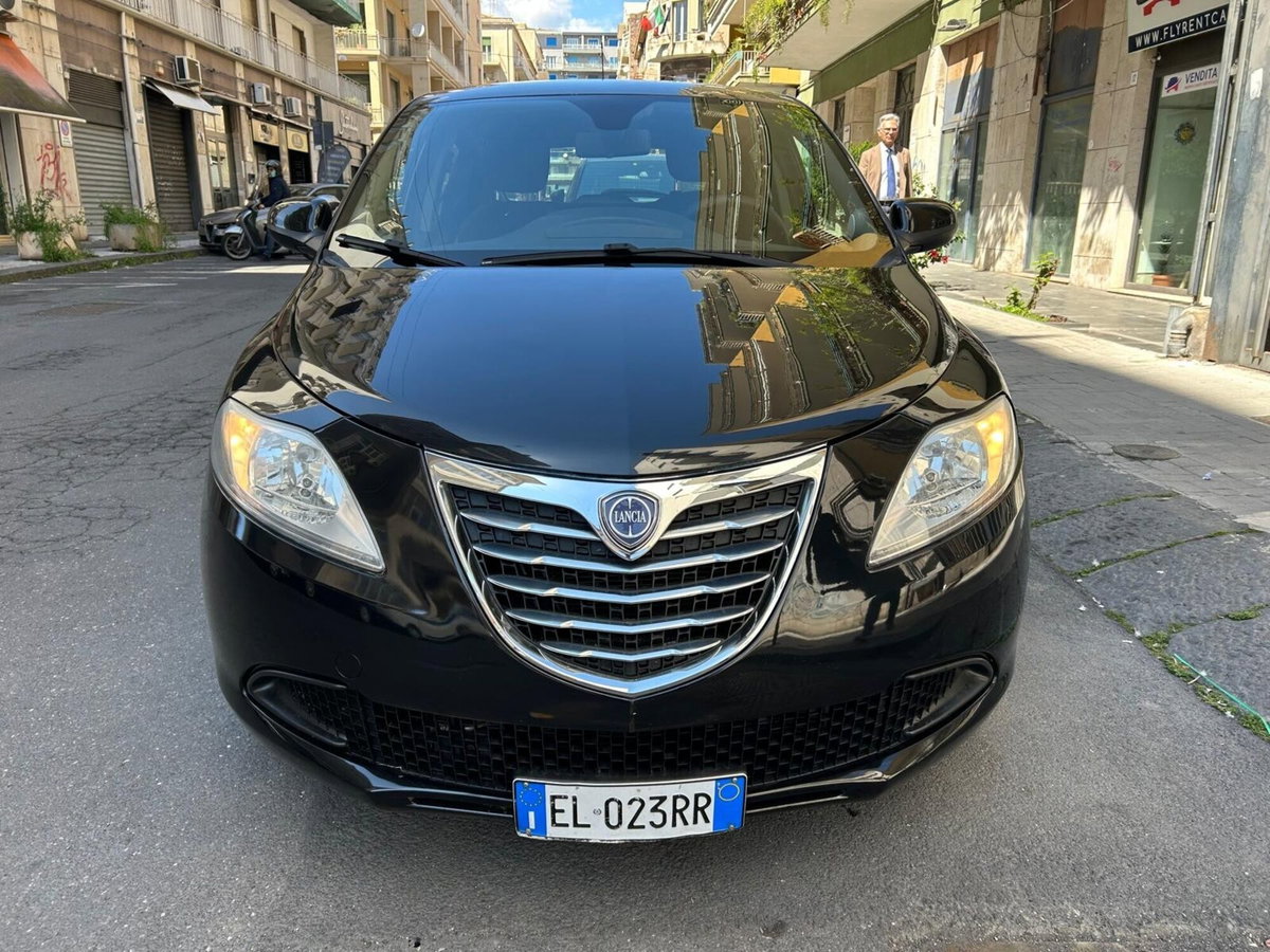 Lancia Ypsilon 1.3 MJT 16V 95 CV 5 porte S&S Silver (2)