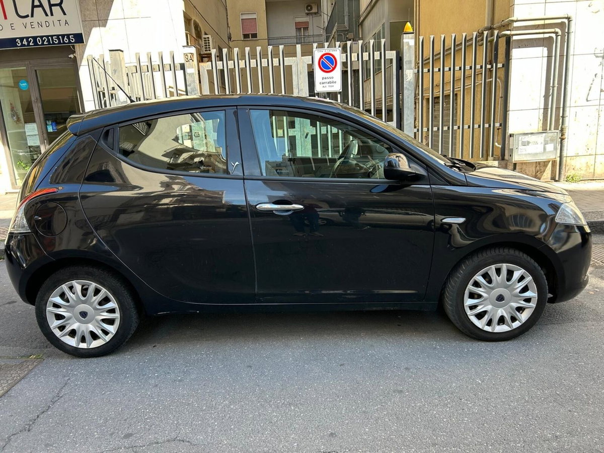 Lancia Ypsilon 1.3 MJT 16V 95 CV 5 porte S&S Silver (3)