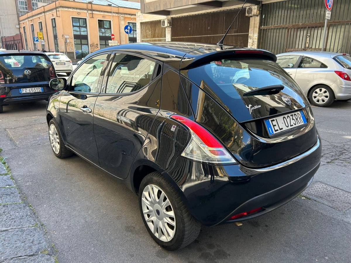 Lancia Ypsilon 1.3 MJT 16V 95 CV 5 porte S&S Silver (5)