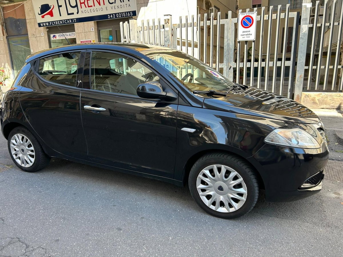 Lancia Ypsilon 1.3 MJT 16V 95 CV 5 porte S&S Silver (7)