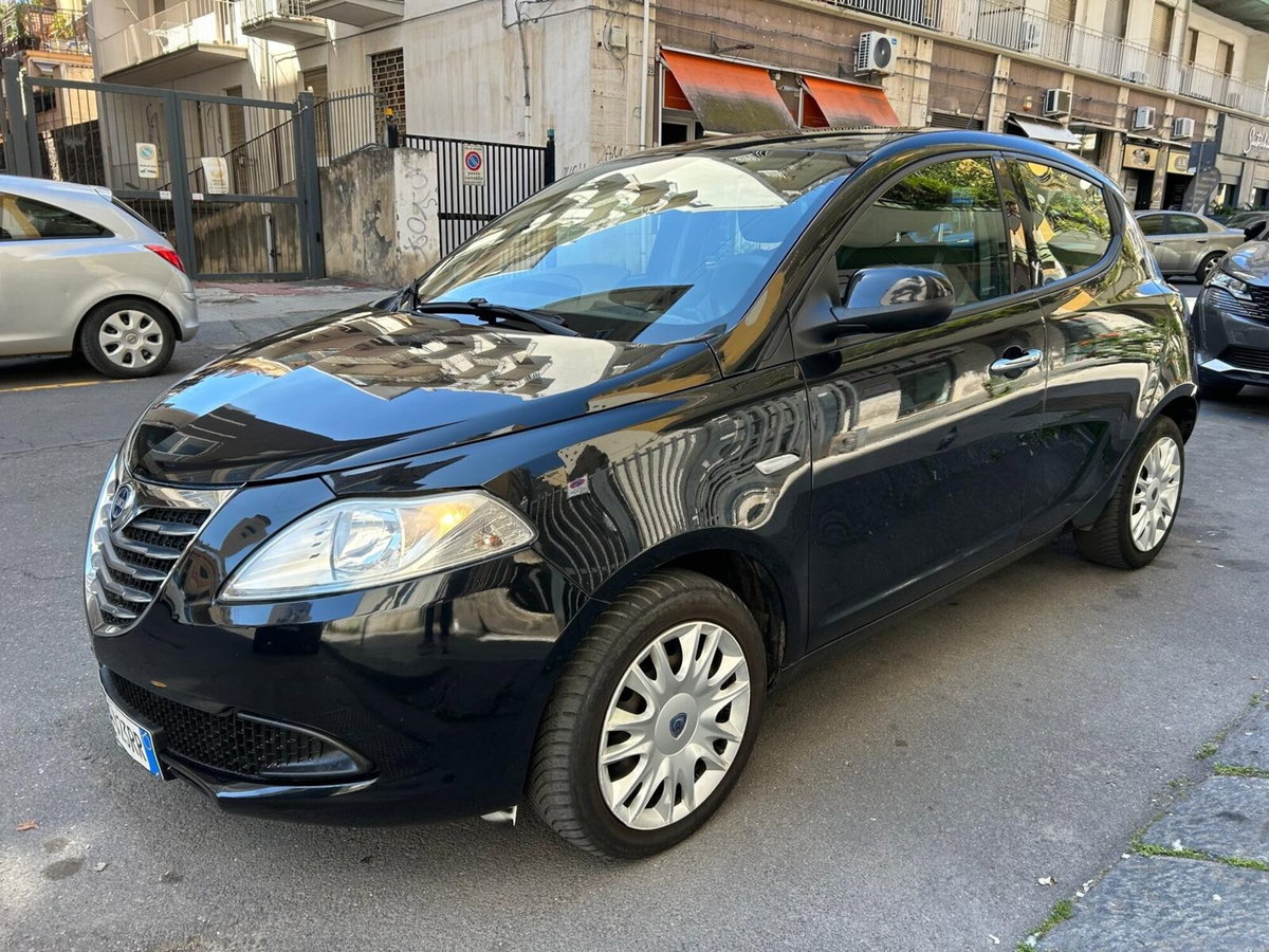 Lancia Ypsilon 1.3 MJT 16V 95 CV 5 porte S&S Silver (8)