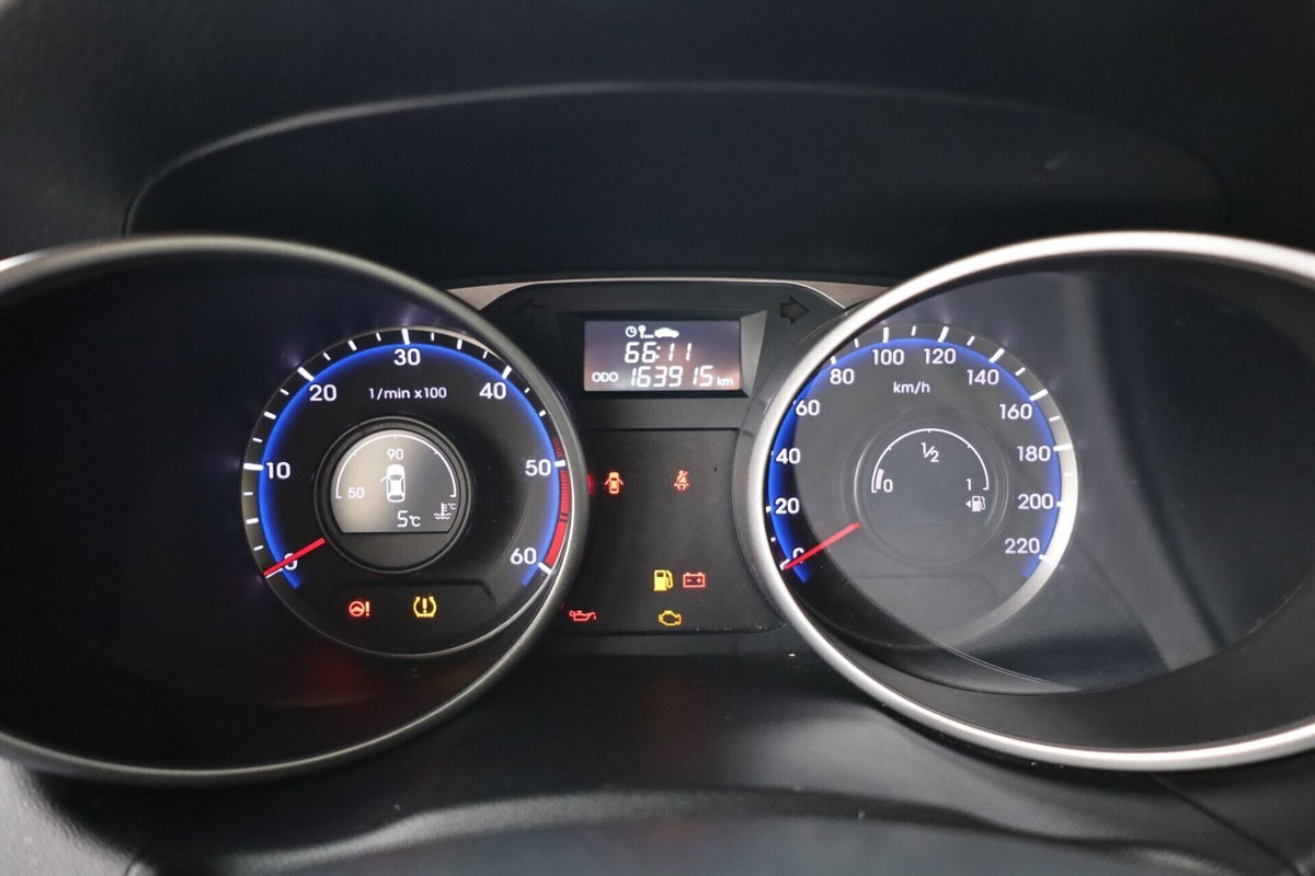 Hyundai ix35 1.7 CRDi 2WD Xpossible (10)