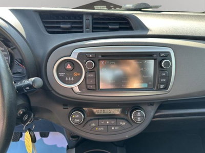 Toyota Yaris 1.D-4D 5 porte (10)