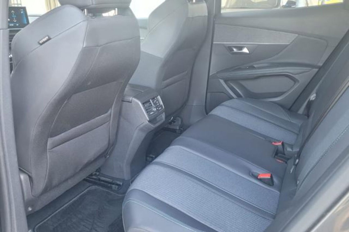 Peugeot 3008 BlueHDi 130 S&S EAT8 Allure Pack (11)