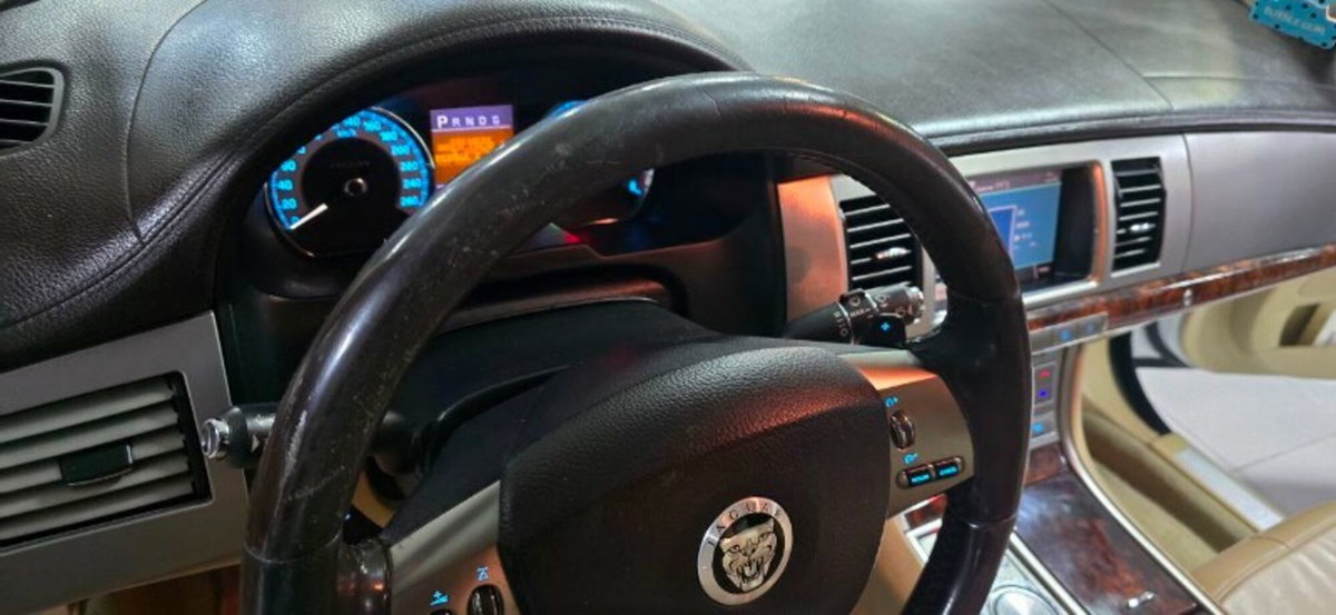 Jaguar XF 3.0 D V6 Luxury (11)