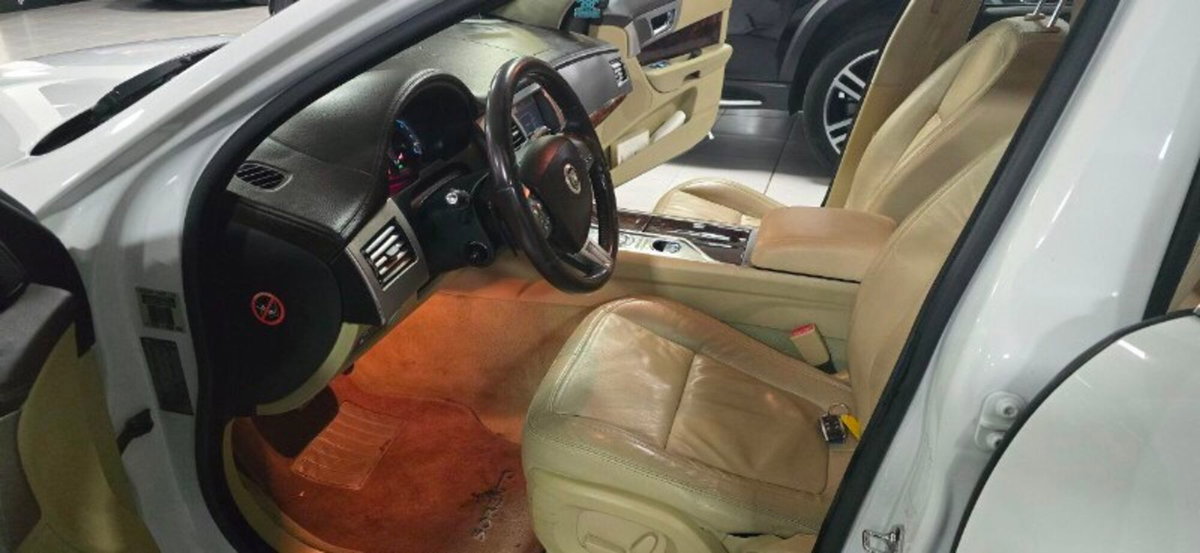Jaguar XF 3.0 D V6 Luxury (15)
