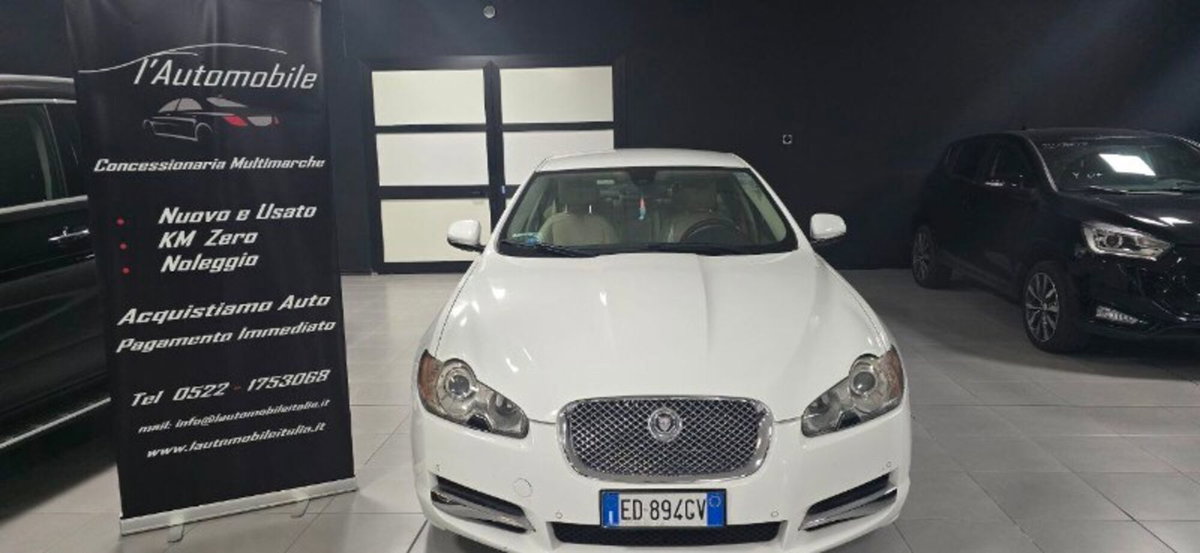 Jaguar XF 3.0 D V6 Luxury (2)