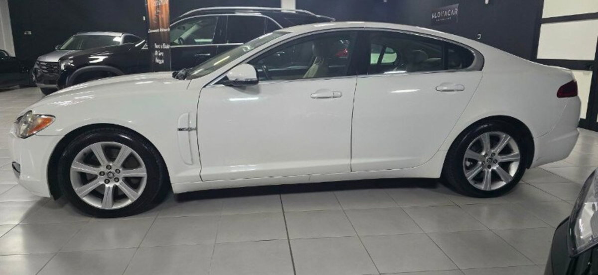 Jaguar XF 3.0 D V6 Luxury (4)