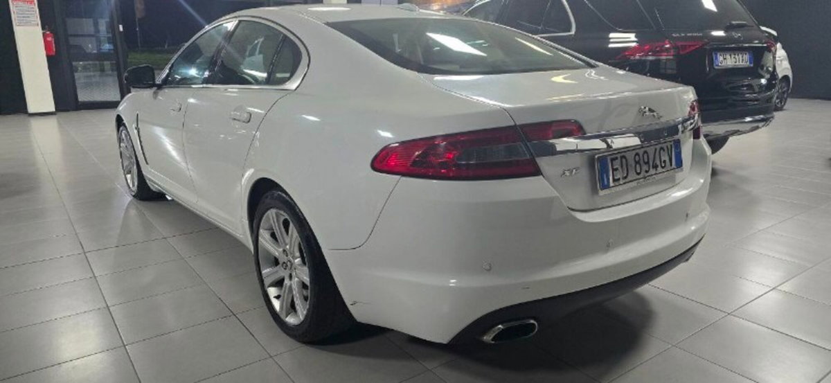Jaguar XF 3.0 D V6 Luxury (5)