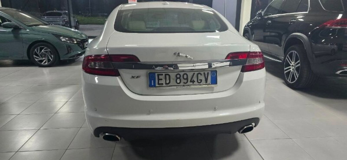 Jaguar XF 3.0 D V6 Luxury (6)