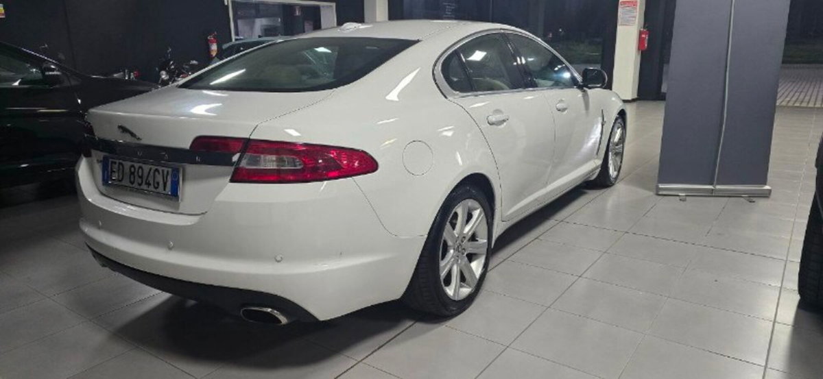 Jaguar XF 3.0 D V6 Luxury (7)