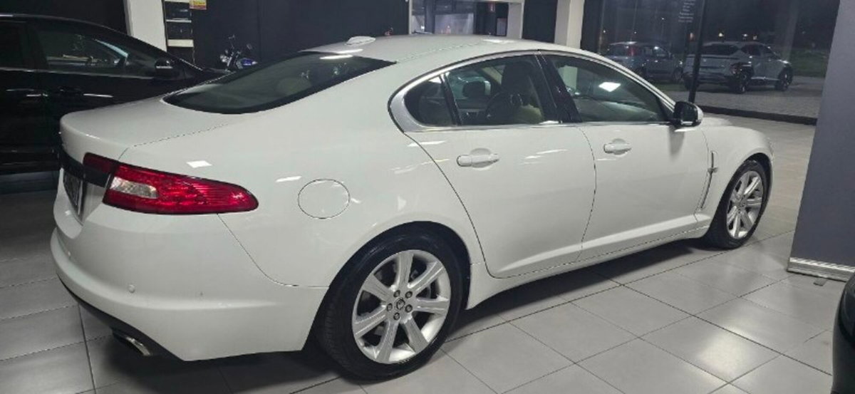 Jaguar XF 3.0 D V6 Luxury (8)