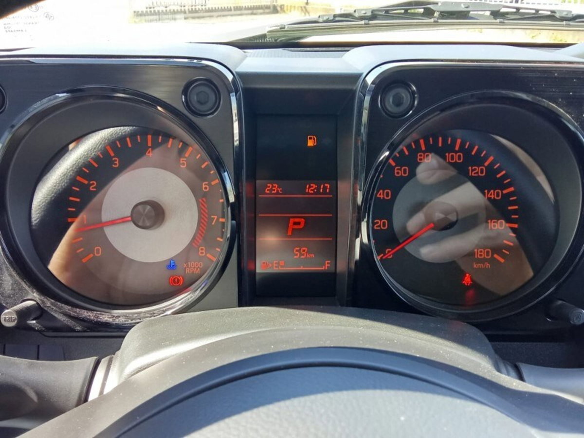 Suzuki Jimny 1.5 4AT Top (17)