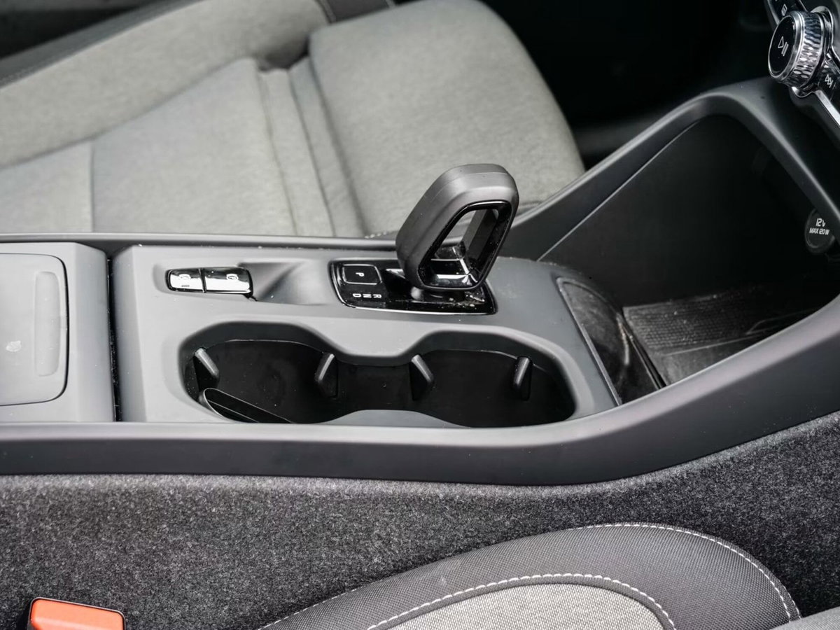 Volvo XC40 T2 automatico Core (12)