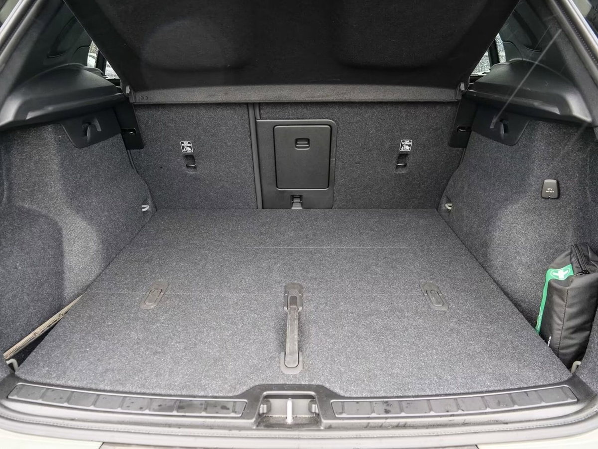 Volvo XC40 T2 automatico Core (13)