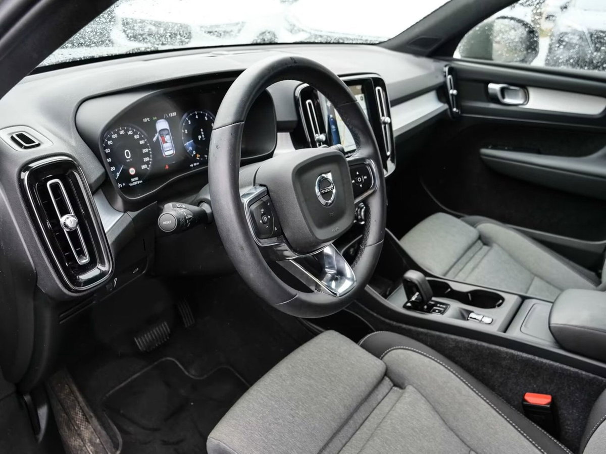 Volvo XC40 T2 automatico Core (6)