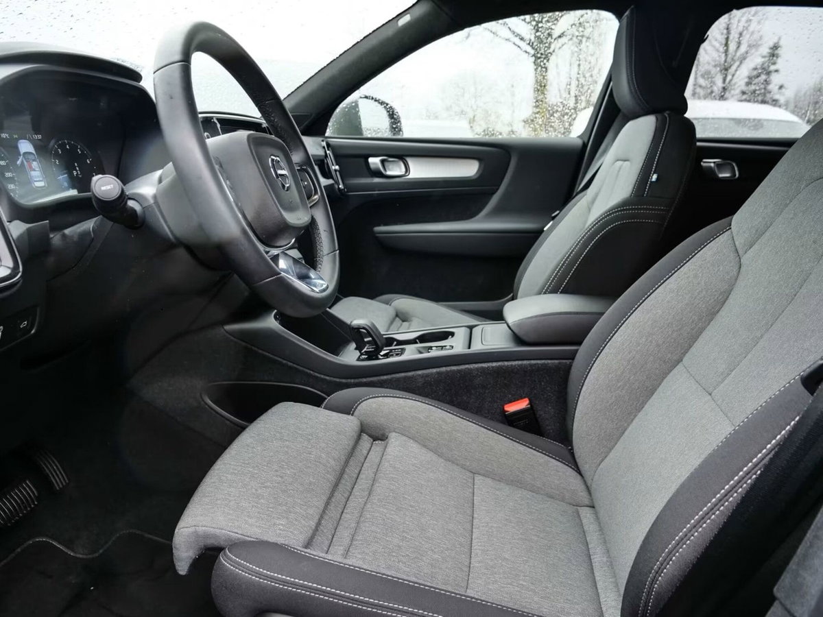 Volvo XC40 T2 automatico Core (7)