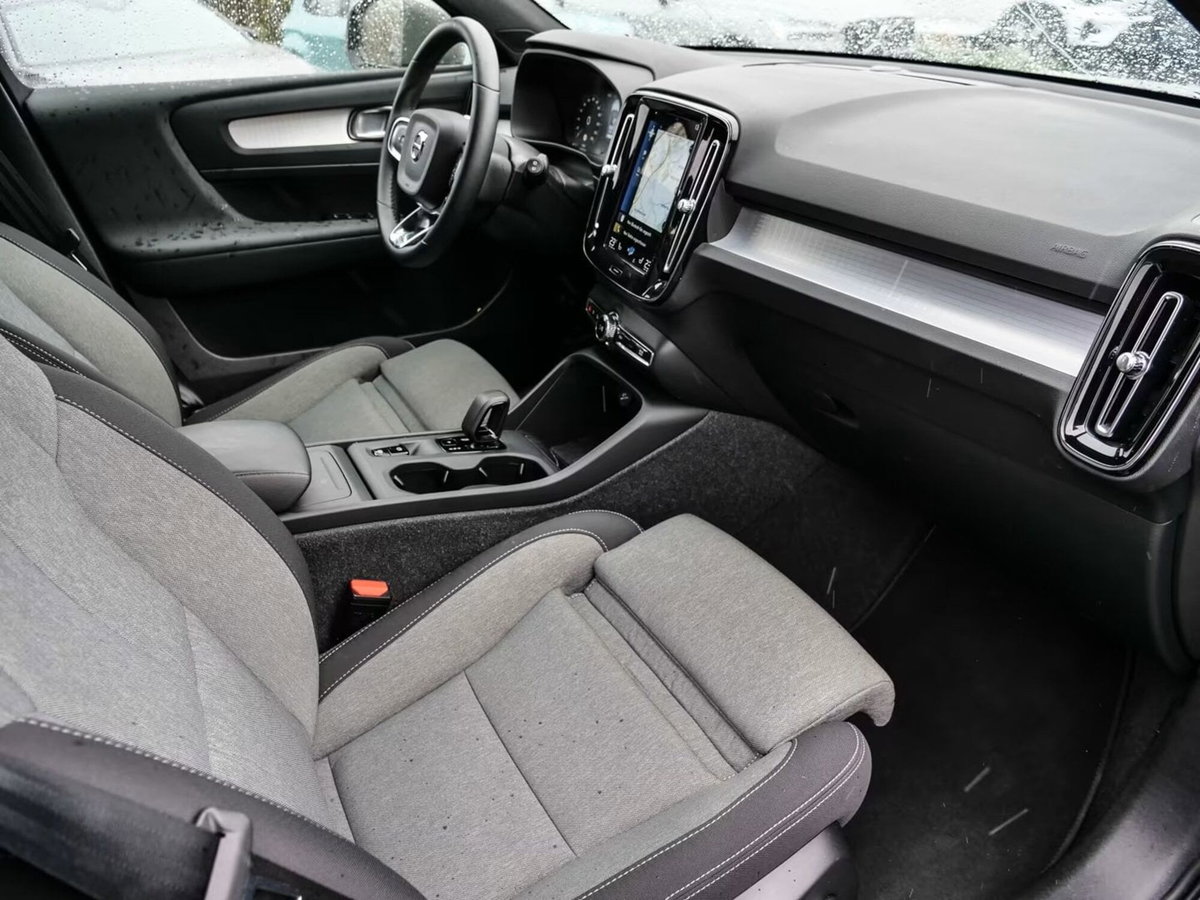 Volvo XC40 T2 automatico Core (8)