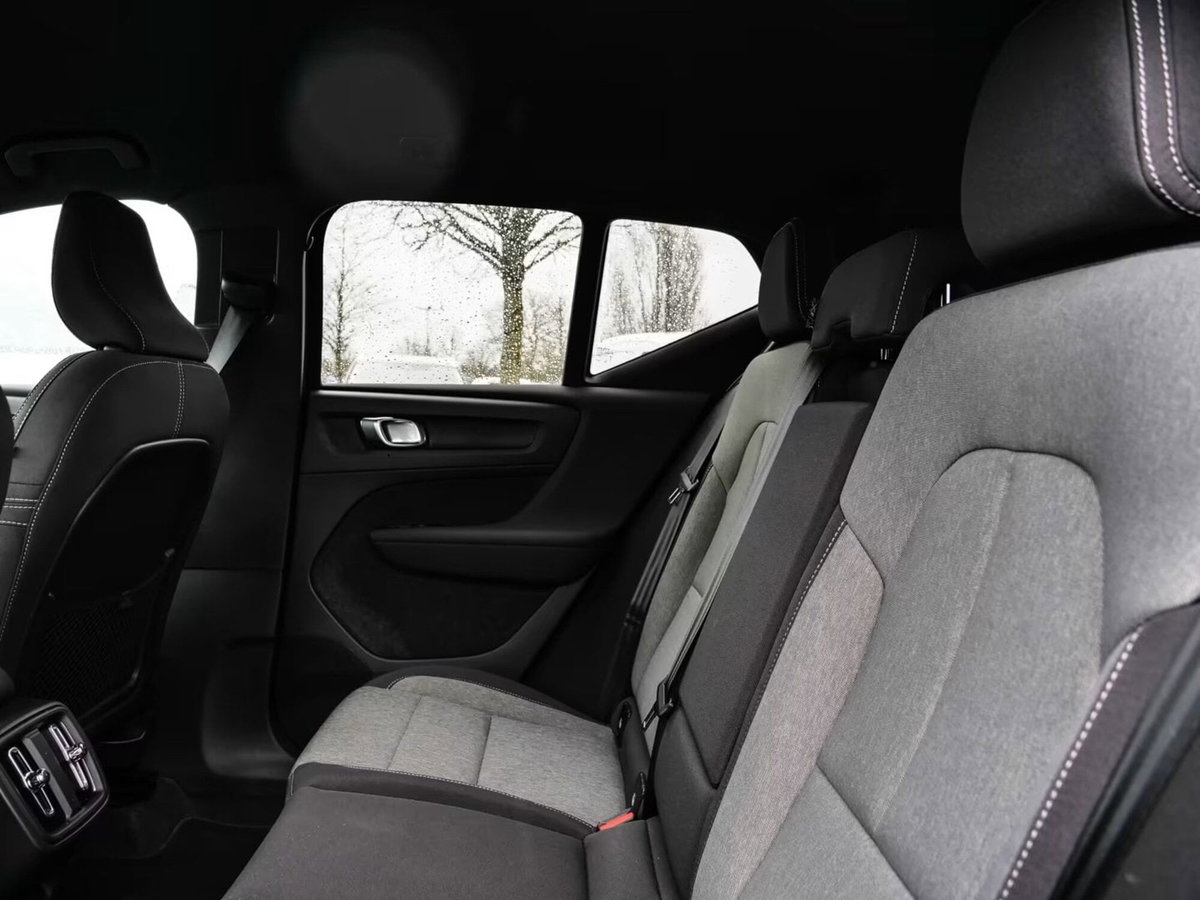 Volvo XC40 T2 automatico Core (9)