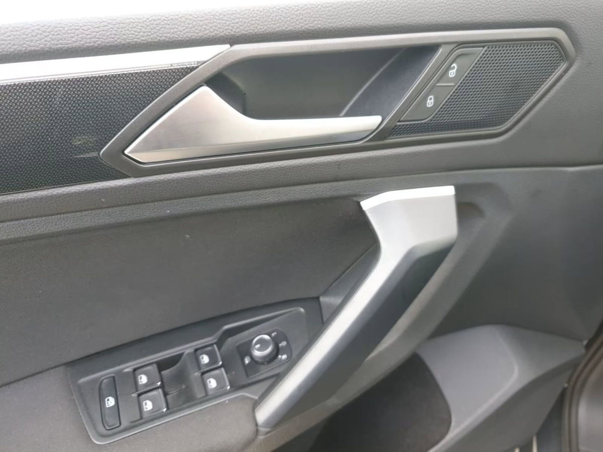 Volkswagen Tiguan 2.0 tdi Life 150cv dsg (8)