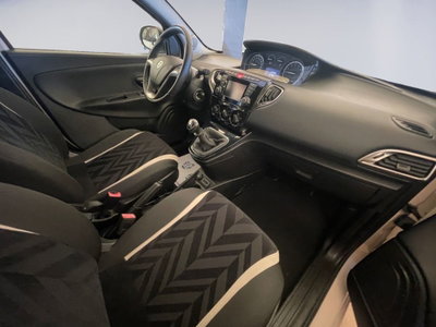 Lancia Ypsilon 1.2 69 CV 5 porte GPL Ecochic Gold (6)