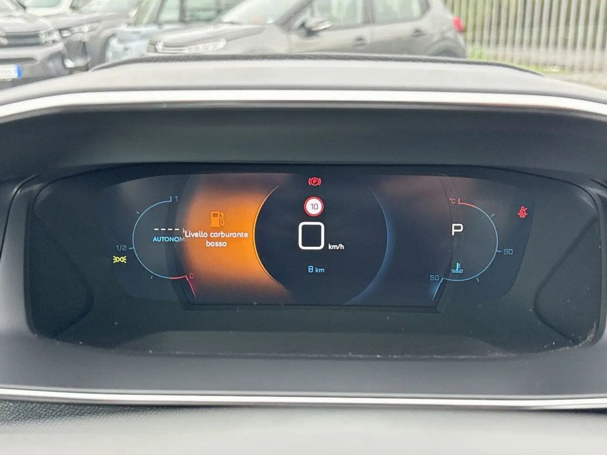 Peugeot 2008 PureTech 130 S&S EAT8 Allure Pack (4)