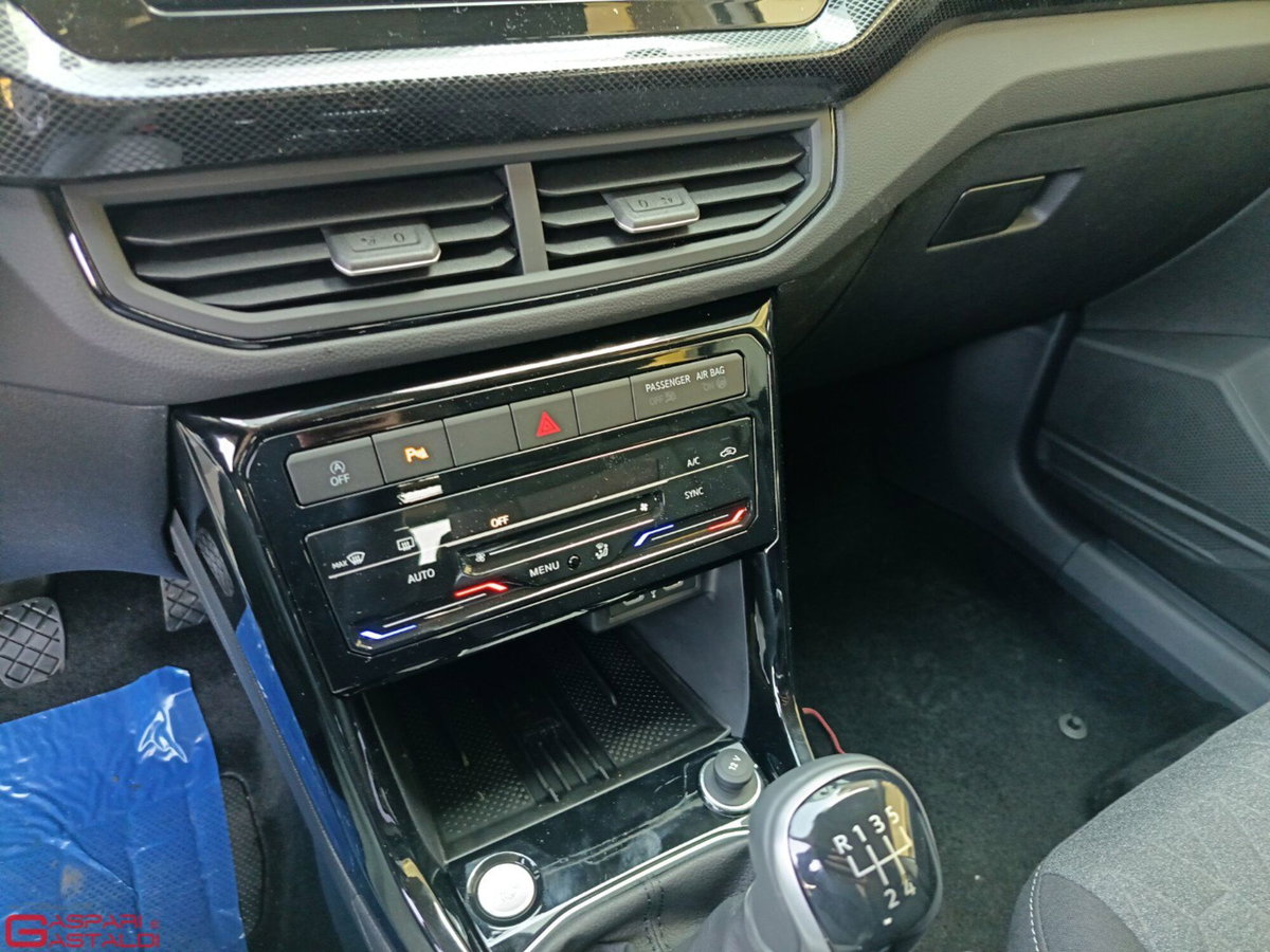 Volkswagen T-Cross 1.0 tsi Edition 95cv (13)