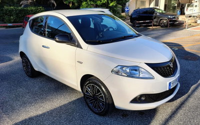 Lancia Ypsilon 1.0 FireFly 5 porte S&S Hybrid Silver Plus usata