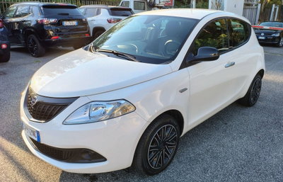 Lancia Ypsilon 1.0 FireFly 5 porte S&S Hybrid Silver Plus (2)
