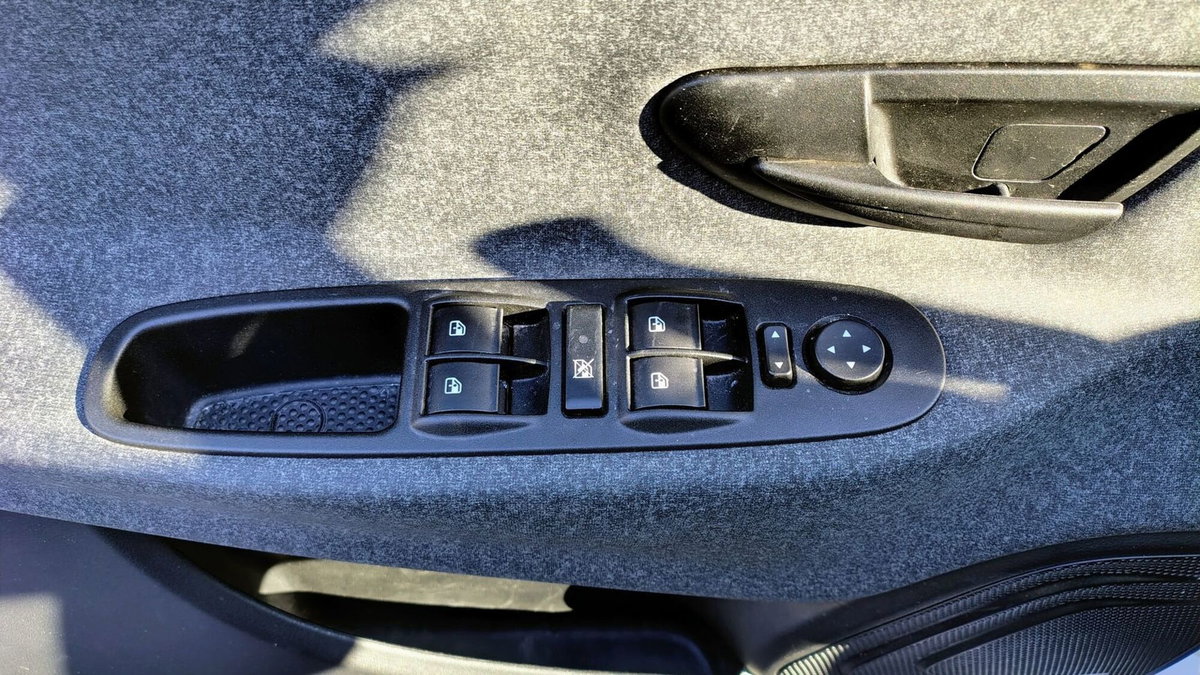 Lancia Ypsilon 1.0 FireFly 5 porte S&S Hybrid Silver Plus (8)