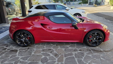 Alfa Romeo 4C Coupé 4C 1750 TBi (4)