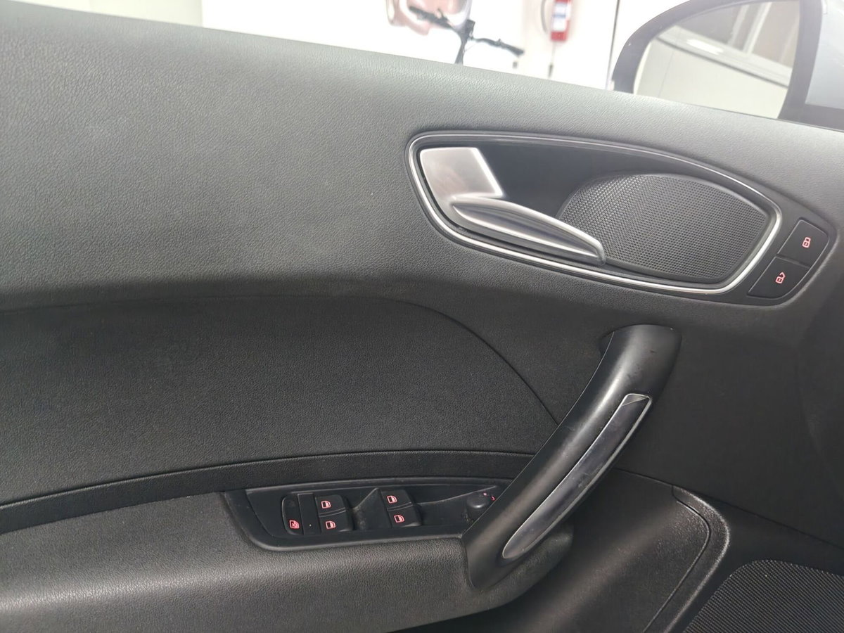 Audi A1 1.6 TDI S tronic Ambition (11)