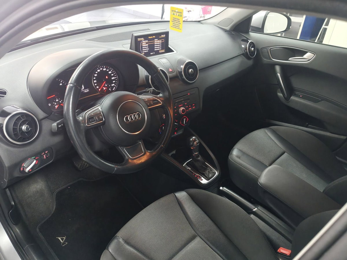 Audi A1 1.6 TDI S tronic Ambition (13)
